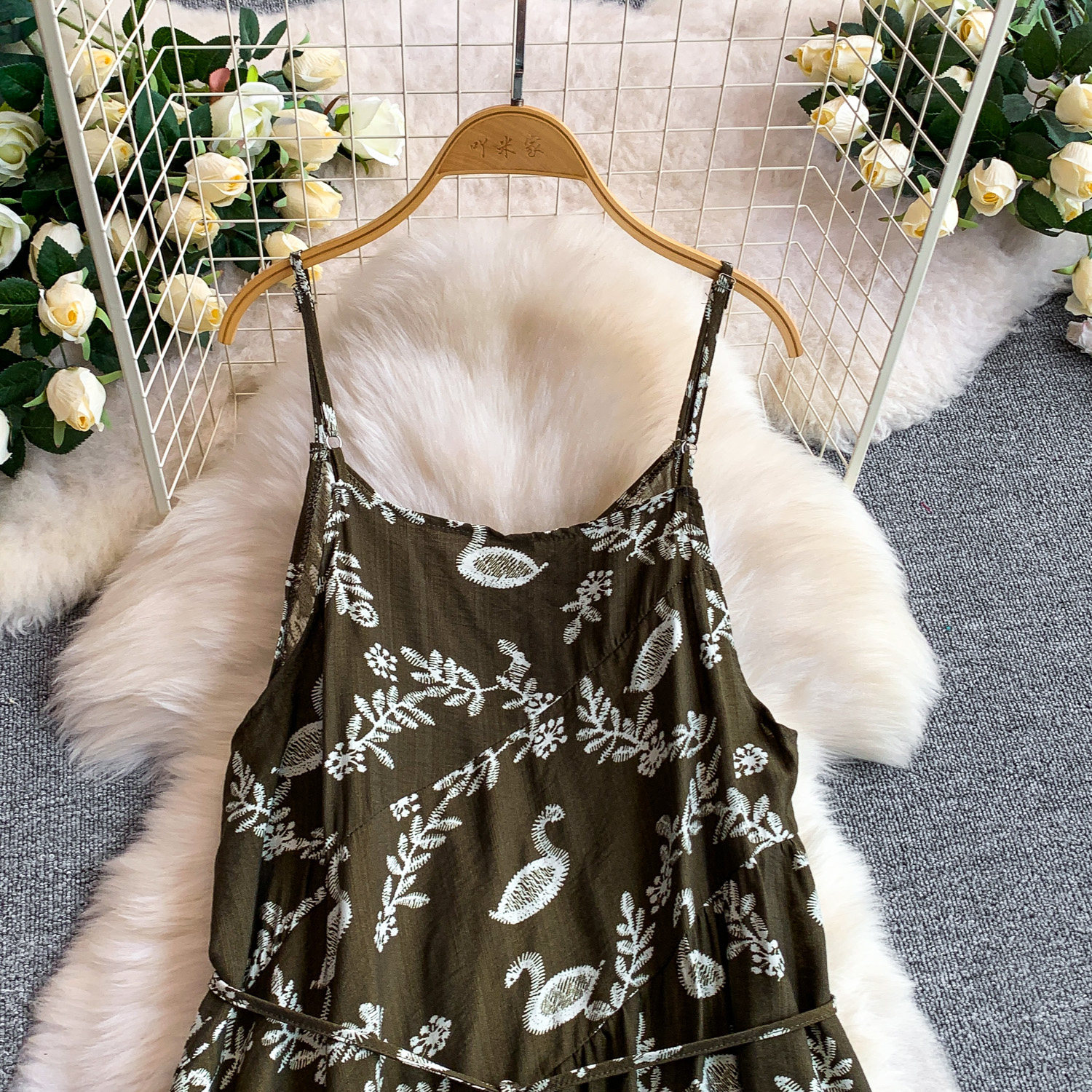 Women's Retro Print V-Neck Dress with Pockets Loose A-Line Skirt Casual Chinese Style Suspender Dress 2026 New Fashion_ecoleips.com