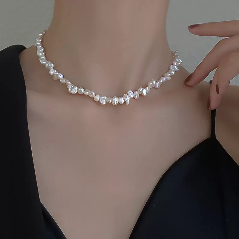 Tasarımcı Elementler Düzensiz Barok İnci Kolye Kadınlar İçin Inns Light Lüks Küçük Tasarım Üst düzey Kısa Boyun Zinciri_voghion.com