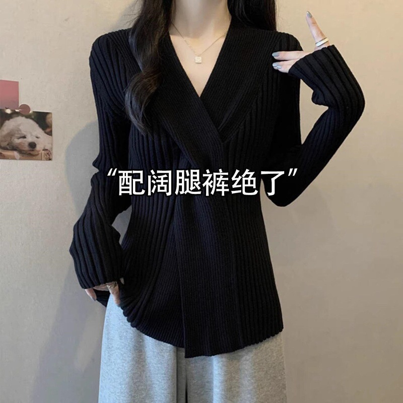 Plus-size black long-sleeved knit sweater with a collar and buttons, a stylish and versatile piece for early autumn 2026 Plus-size black long-sleeved knit sweater with a collar and buttons, a stylish and versatile piece for early autumn 2026