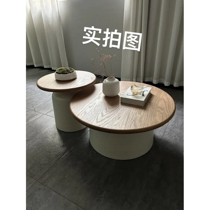 Área de viento de crema sala de estar pequeña casa simple red red red hierro forjado redonda Martini mesa de té