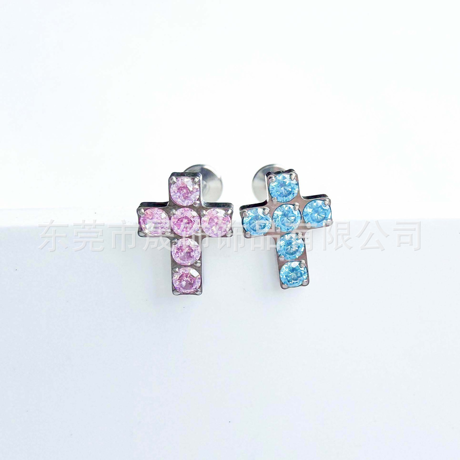 F136 Titanium Alloy Cross Ear Stud Helix Cartilage Stud Ear 饰G23 Studded Diamond Labret Stud Piercing Jewelry Piercing
