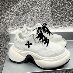 SM ハイバージョン本革リップルダッドシューズ女性のための 2025 夏の新高品質クロスフラワー厚底高さ増加パパシューズ