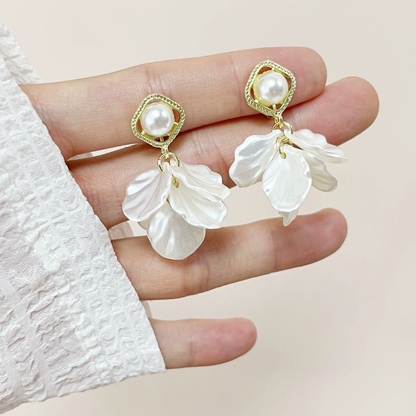 Mosquito coil from pearl, ear clips