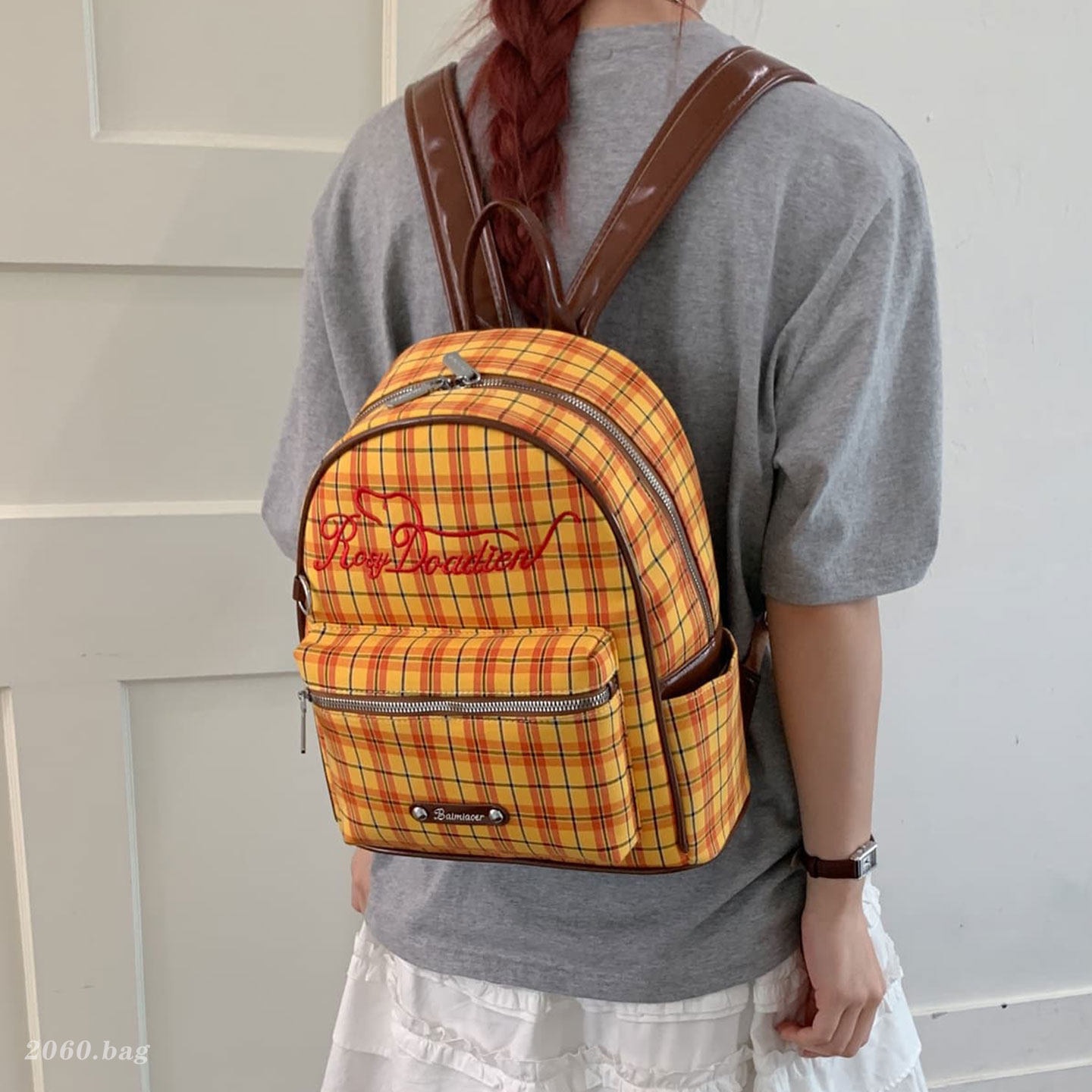 Mujeres de viaje nueva mochila de estilo cuadrado, mochila bordada de moda para niñas 2026 no letras mochila de estudiantes