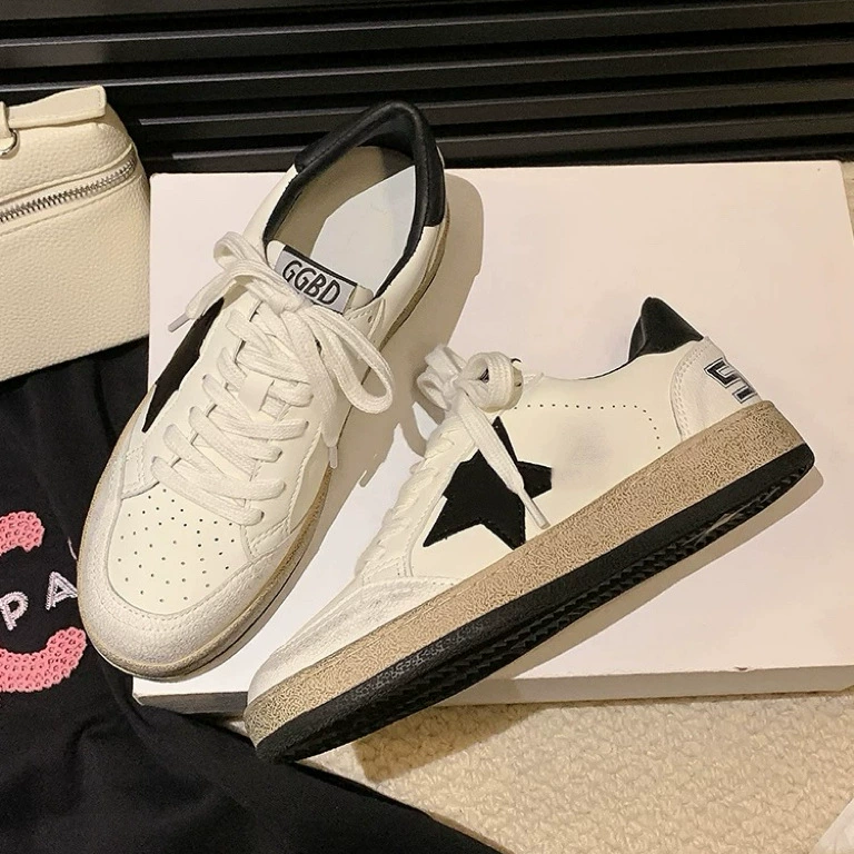 Туфли из натуральной кожи в тон в стиле ретро с рваными грязными звездами, новинка 2024, повседневные туфли на плоской подошве со шнуровкой, женские маленькие грязные туфли