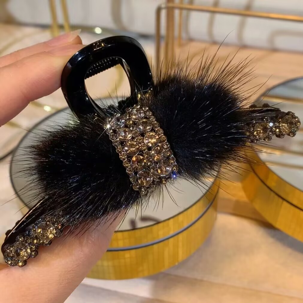 2026秋冬ミンクファー毛皮ヘアクリップ、高級感のある後頭部用大型シャーククリップ、ハート型キラキラ輝くダイヤモンド付き毛皮ヘアクリップ