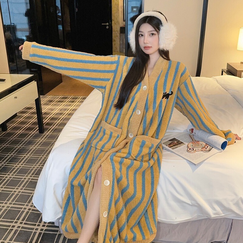 Retro French-Style Striped Knit Design Half-Velvet Robe, New Autumn and Winter Thickened Bathrobe, Loungewear, Sleepwear Retro French-Style Striped Knit Design Half-Velvet Robe, New Autumn and Winter Thickened Bathrobe, Loungewear, Sleepwear