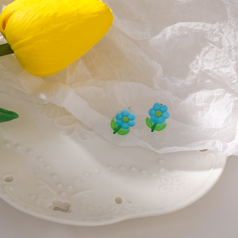 Korean Resin Flower Earrings Wholesale display picture 13