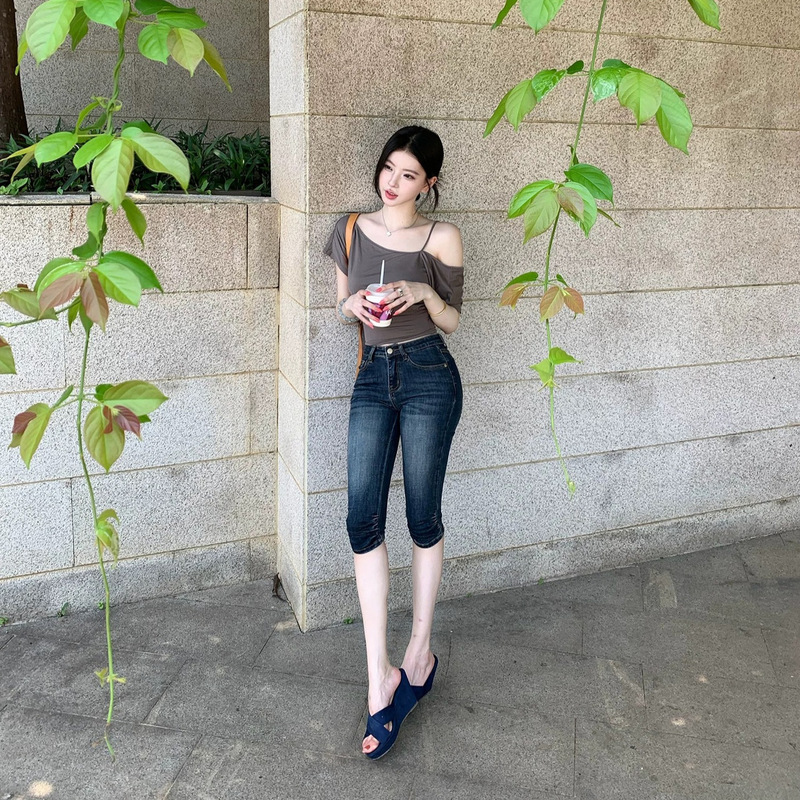 Designer Brand Vansiyu's Perfect Proportion Denim Blue Mid-Waist Slim Fit Pleated Jeans for Women, Spring/Summer Cropped Pants