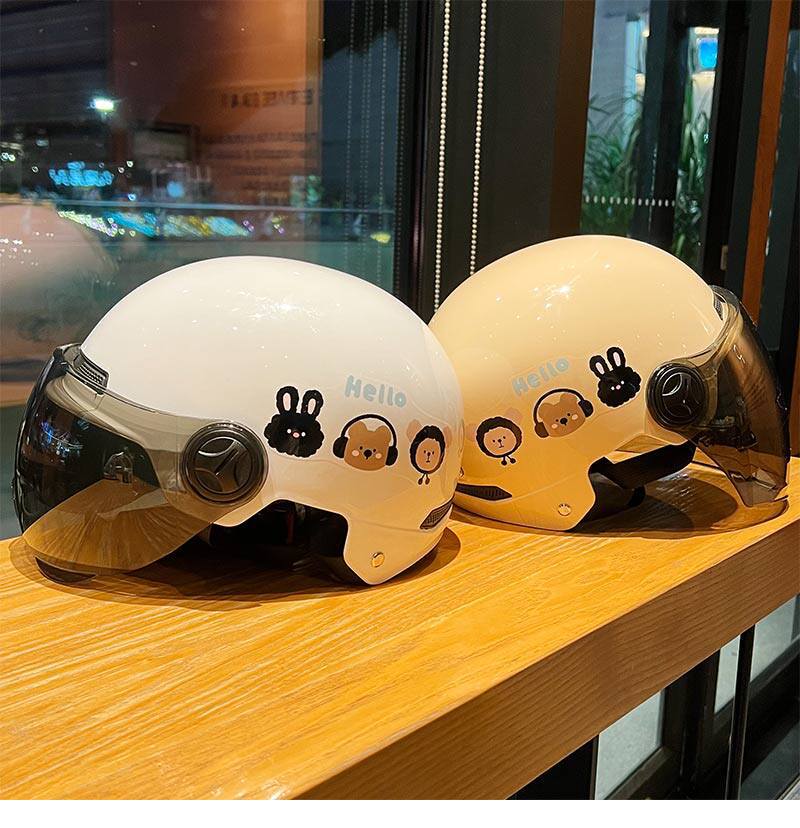 Cute Cartoon-Style Motorcycle Helmet for Women, New National Standard 3C Certified, Simple Design, Sun Protection