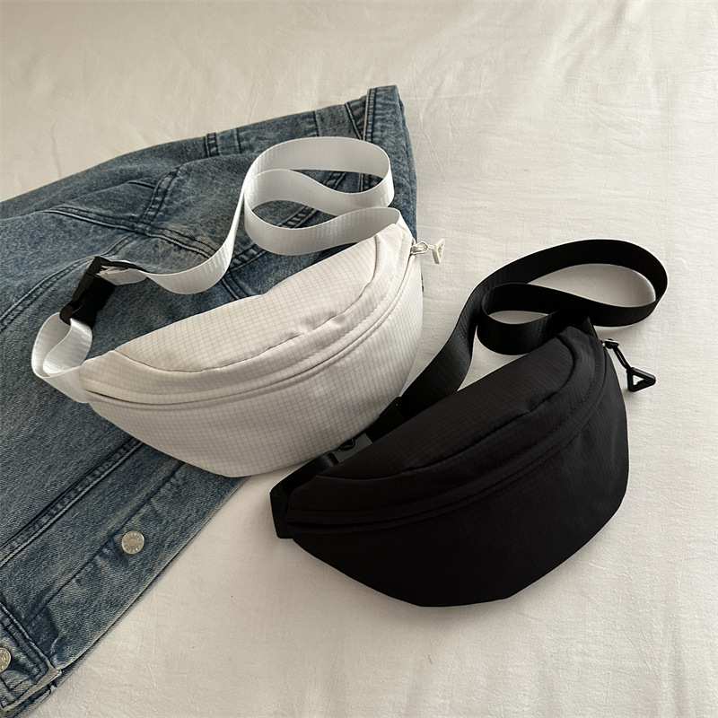 Bolso de pecho deportivo japonés de moda de color sólido para mujeres 2024 invierno coreano bolso de cintura de teléfono móvil casual simple bolso de mochila