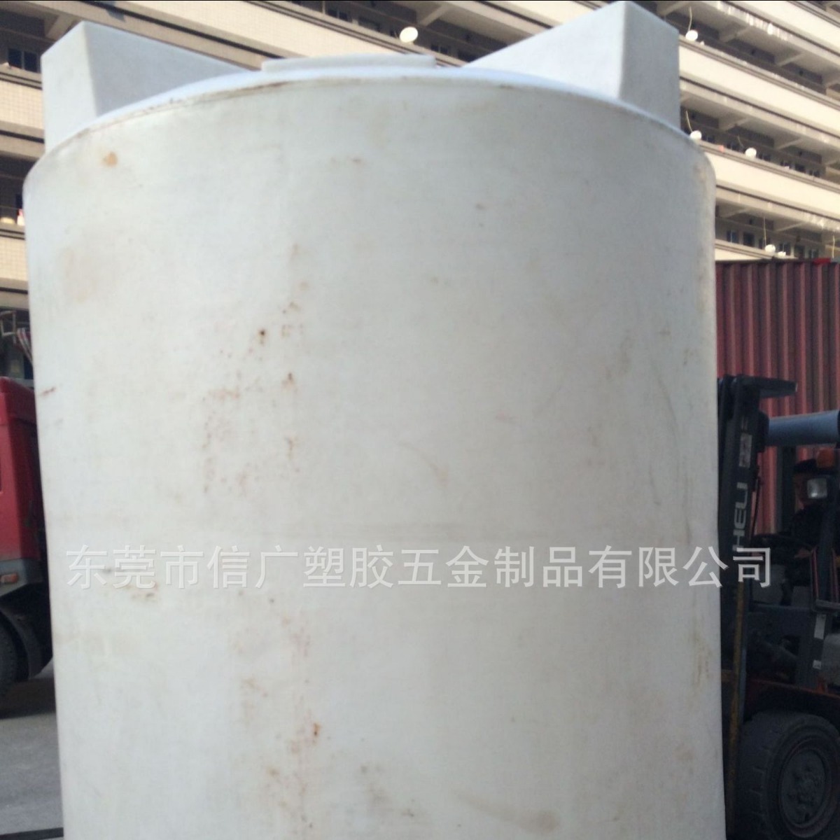 厂家直供牛筋料滚塑水塔平底储罐1000L2000L3000L5000L1吨储罐桶