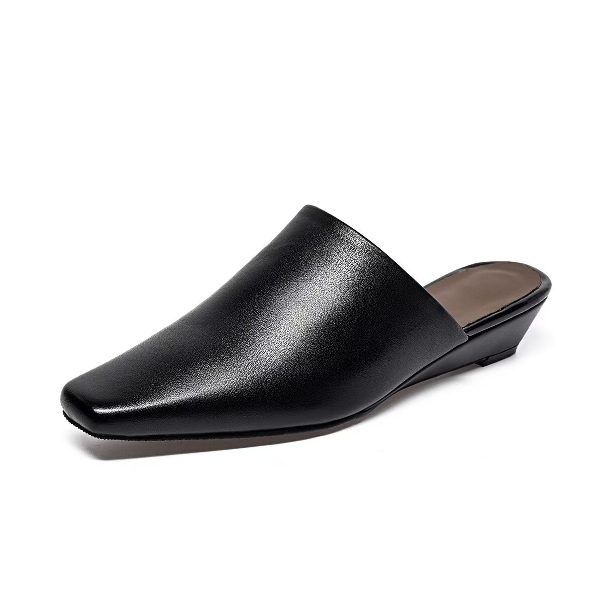 Dép sandal nữ da thật mũi vuông quai chữ V đế bệt chống trượt — màu đen