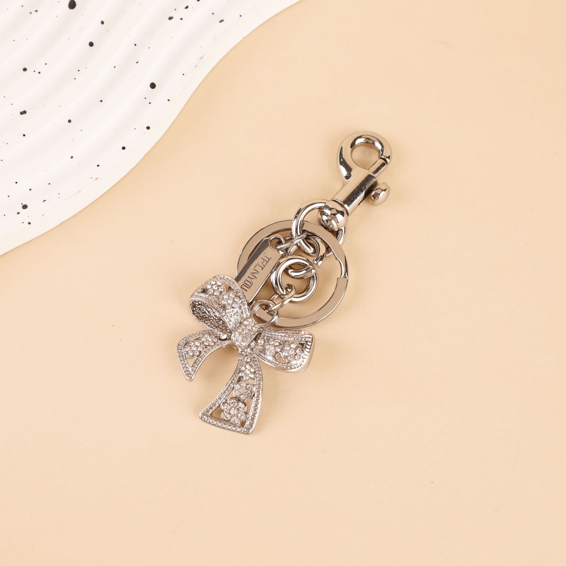 Transfronterizos directamente para bolsas de cereza colgantes de moda llaveras de automóviles llaveras de Amazon llaveras de metal accesorios de bolsas al por mayor