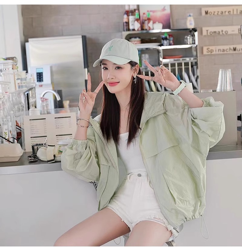 Áo chống nắng nữ dáng rộng có mũ, chất liệu mỏng nhẹ thoáng khí — Màu xanh lục nhạt chi tiết 19