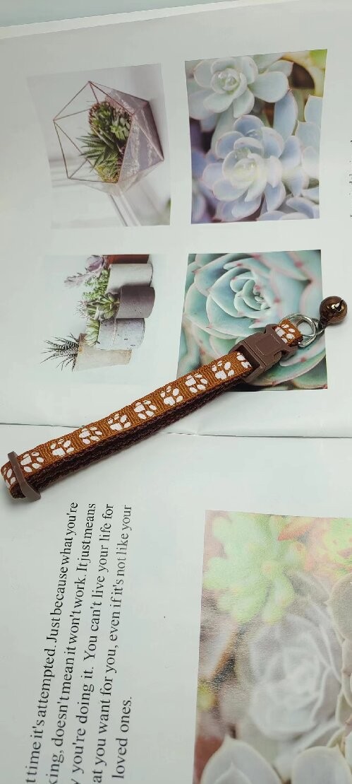 Collar de pegado de mascotas perros gatos una sola huella de pata impresa campana gatos brota gatito de nylon