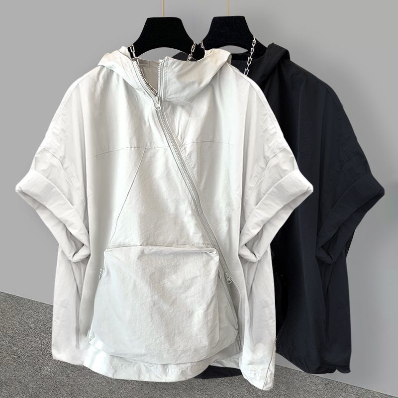 Design trend short sleeve T-shirt with zipper with hood