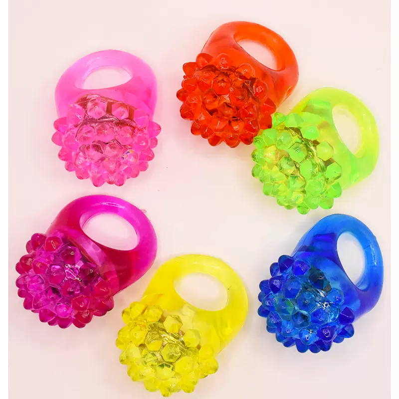 发光草莓戒指灯led荧光戒指手指TPR闪光软胶玩具跨境爆款实力货源