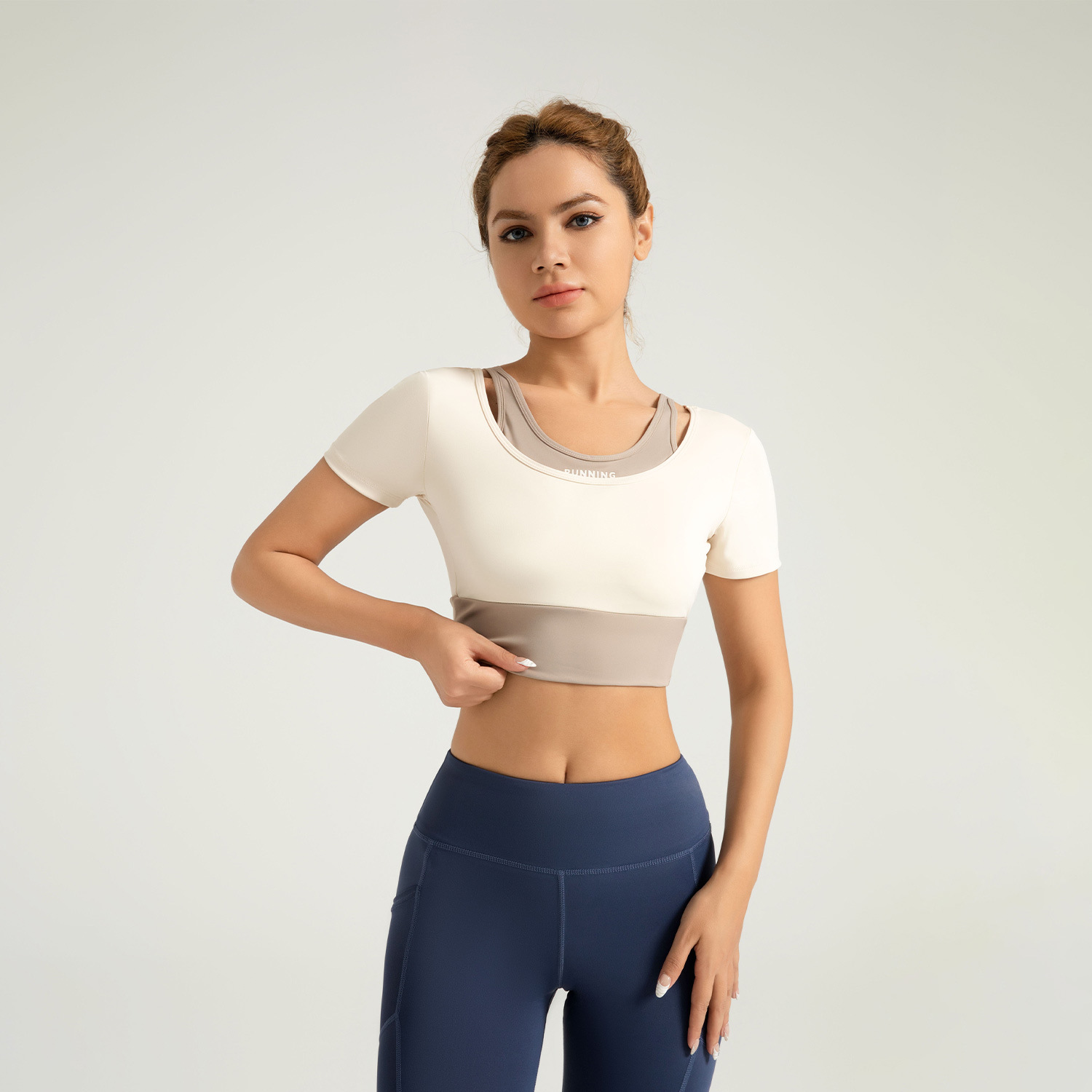 Área transfronteriza, doble pieza de yoga de manga corta sin bra, camisa deportiva