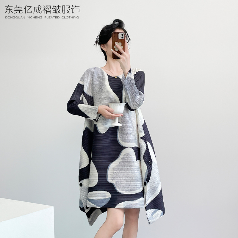 三宅褶皱连衣裙经典云朵抖抖长袖裙大码女装时尚宽松显瘦垂感裙子