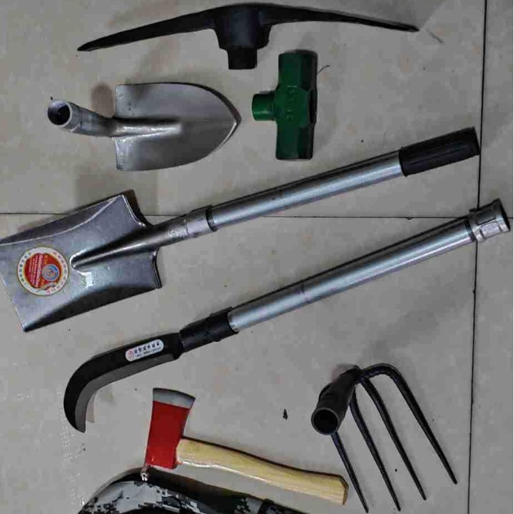 单兵土木工程组合工具消防锤斧镐耙锹雪挖土两用锄挖笋长柄锄头