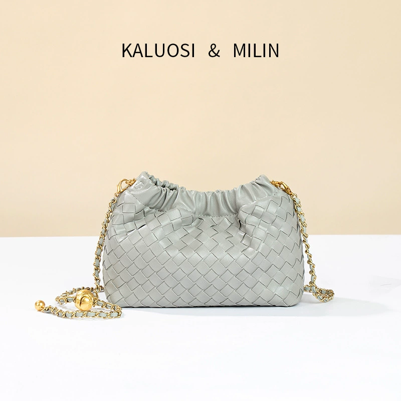 Новая плетёная женская сумка весна-лето 2025, высокое качество, складчатая сумка-облако, золотой шарик, маленькая, ароматная цепочка, на плечо, кроссбоди