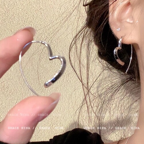 Tiancai with a square face!  Simple cold style love earrings  new style versatile earrings earrings for women