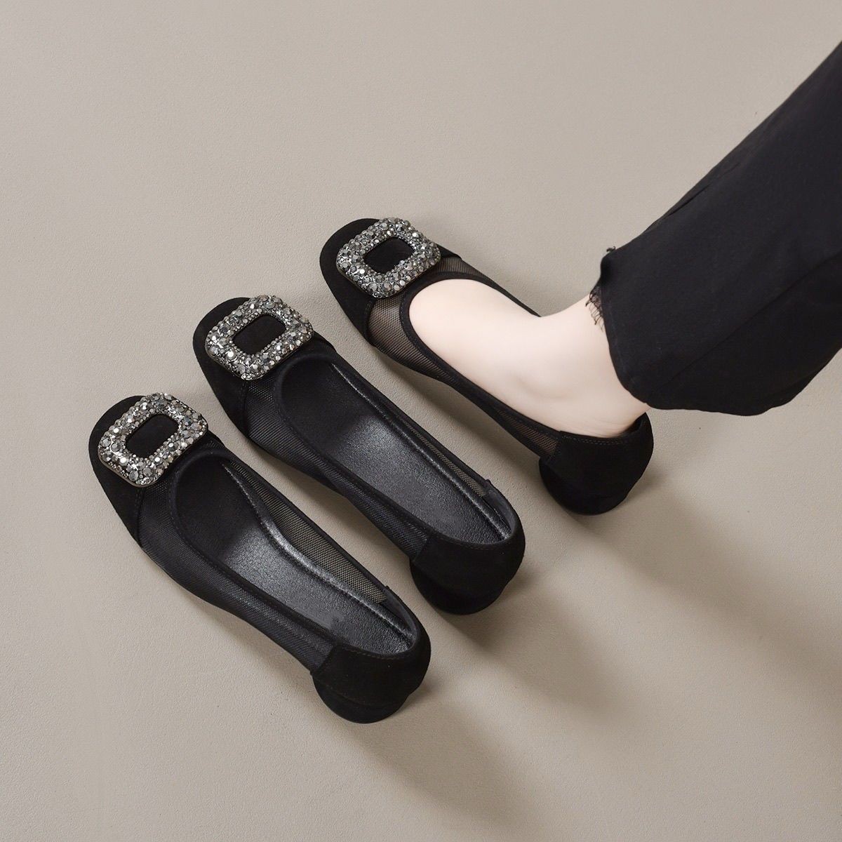 Zapatos de talón de mujer superficial verano 2026 nuevo diamante de malla hueco de talón grueso zapatos de cabeza cuadrada zapatos de madre