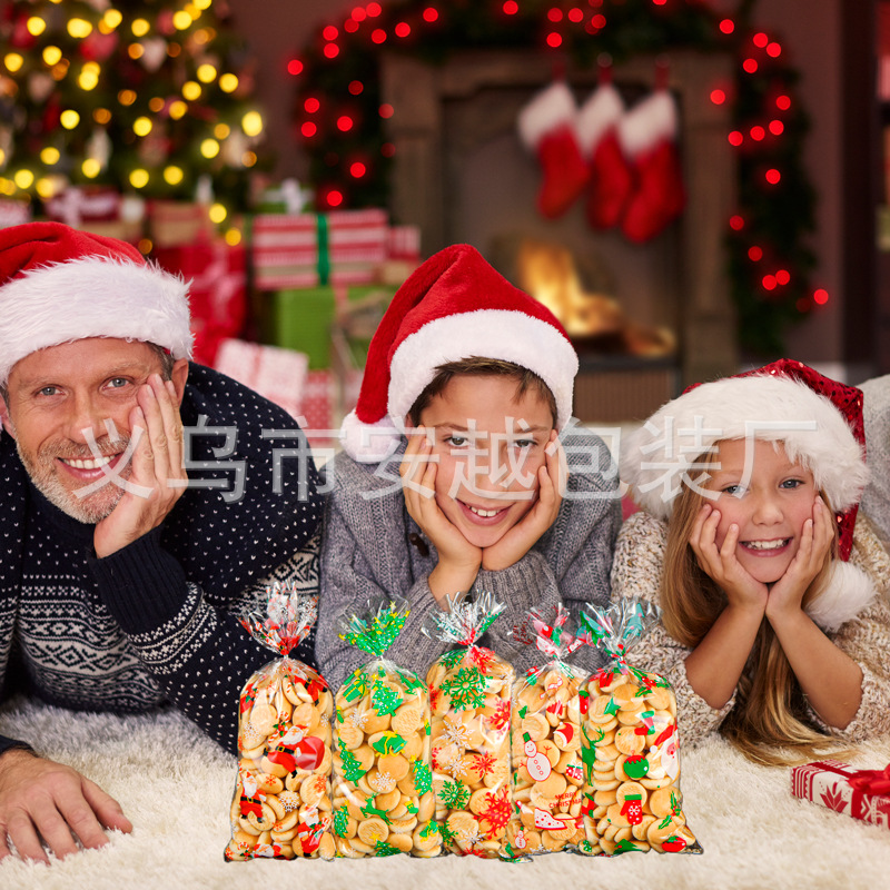 portrait-cheerful-family-livin