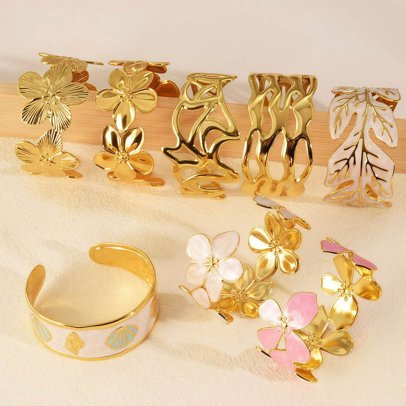 European and American Jewelry, Retro Enamel Hand Ornaments, High-End Gold Wide-Brimmed Bracelet, Cut Out Flower Opening, Stainless Steel Bracelet
