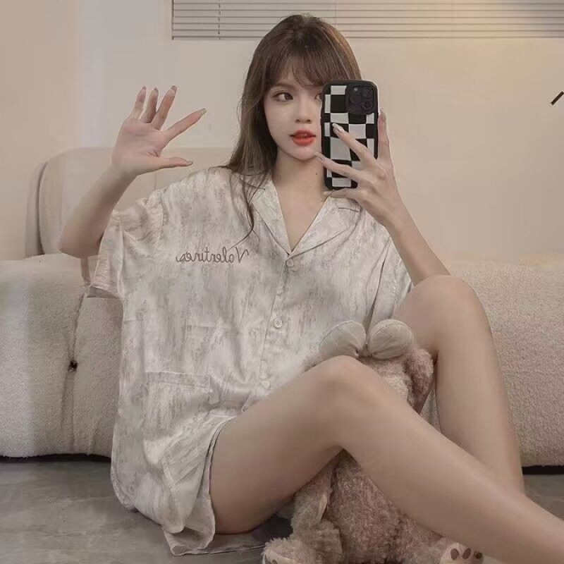 더블 짧은 회색 문자