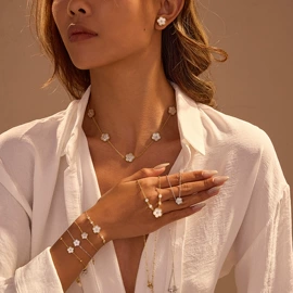 耳环;项链;手链