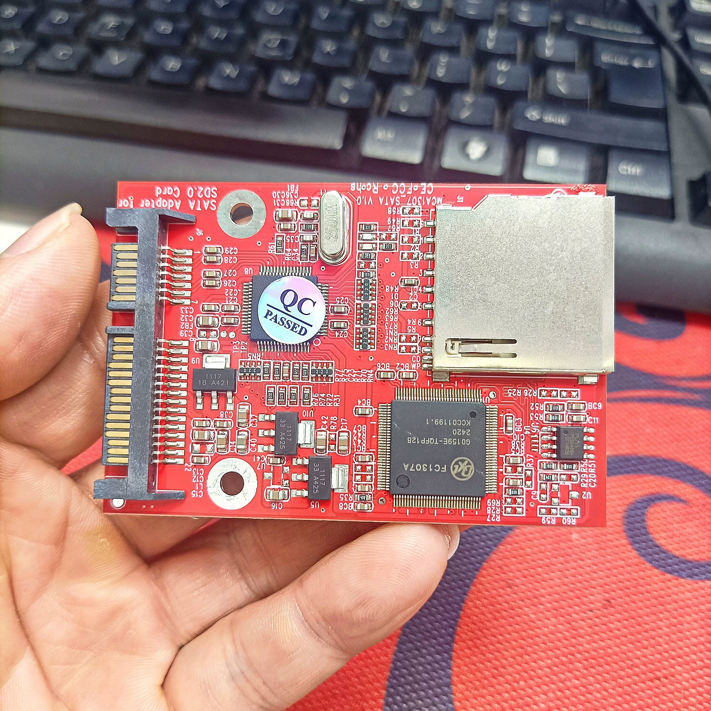 Адаптер жесткого диска SD к SATA поддерживает преобразование интерфейса SD карты в SATA и использует основной контроллер FC1370A