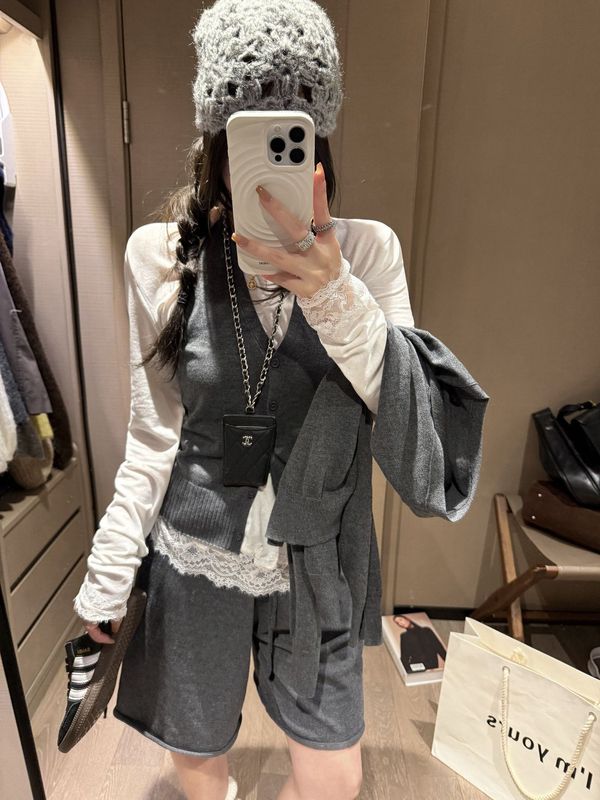叠穿V领针织挂脖开衫外套中裤三件套女2025早秋新款纸片人套装|undefined