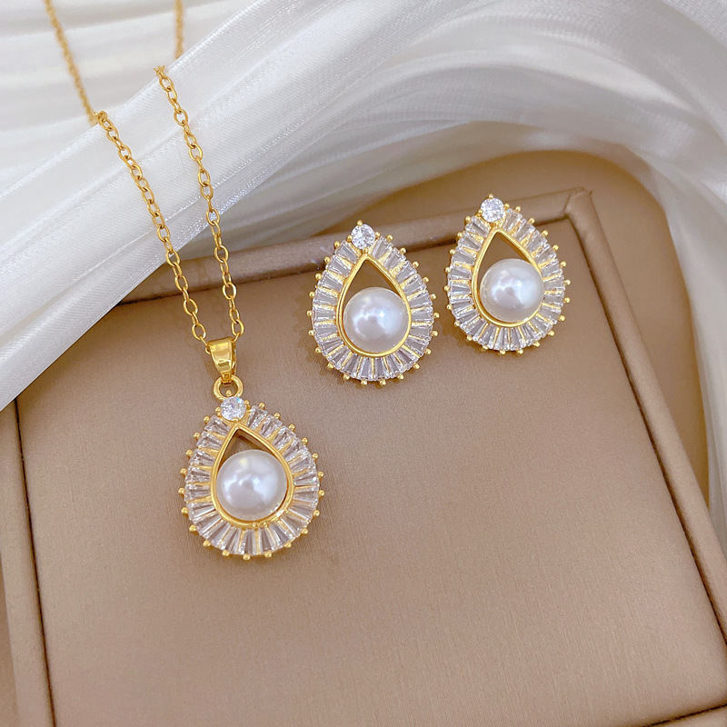 Gorgeous Palace Pearl Necklace With Diamonds In Titanium Steel_voghion.com
