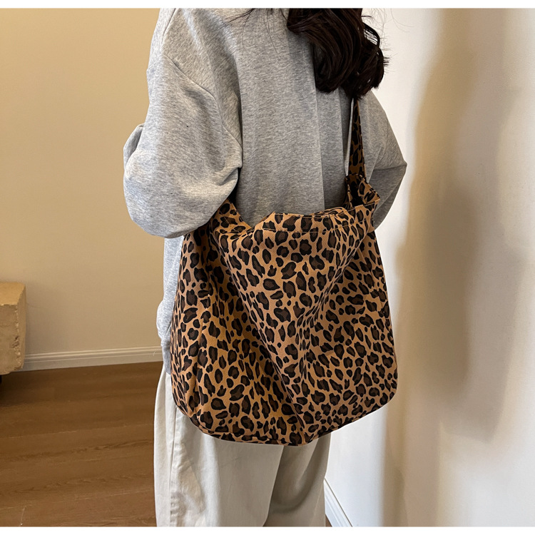 262g Weight Polyester Lining Material Zipper Closure Type Single Shoulder Strap Strap Type Tote Bag Bags Type Daily, Street Occasion Leopard Pattern All Seasons Season Women's Gender Streetwear Style Square Shape Large Size Women's Large Cloth Leopard Streetwear Zipper Tote Bag 9