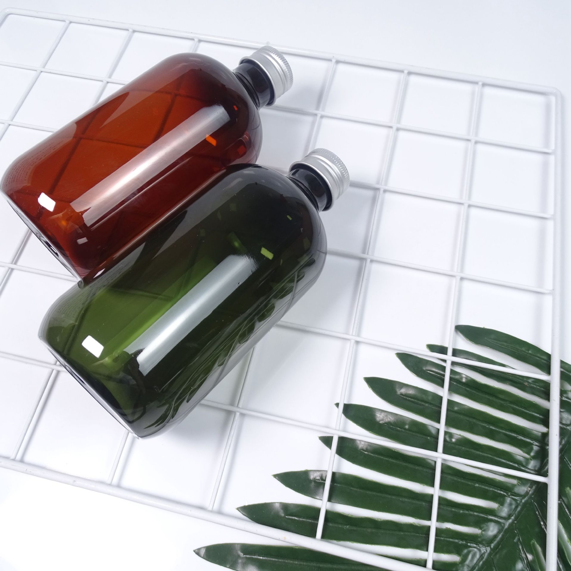 24 28牙茶色塑料瓶 银色铝盖塑料瓶 塑料盖内塞瓶 300ml冷泡茶瓶