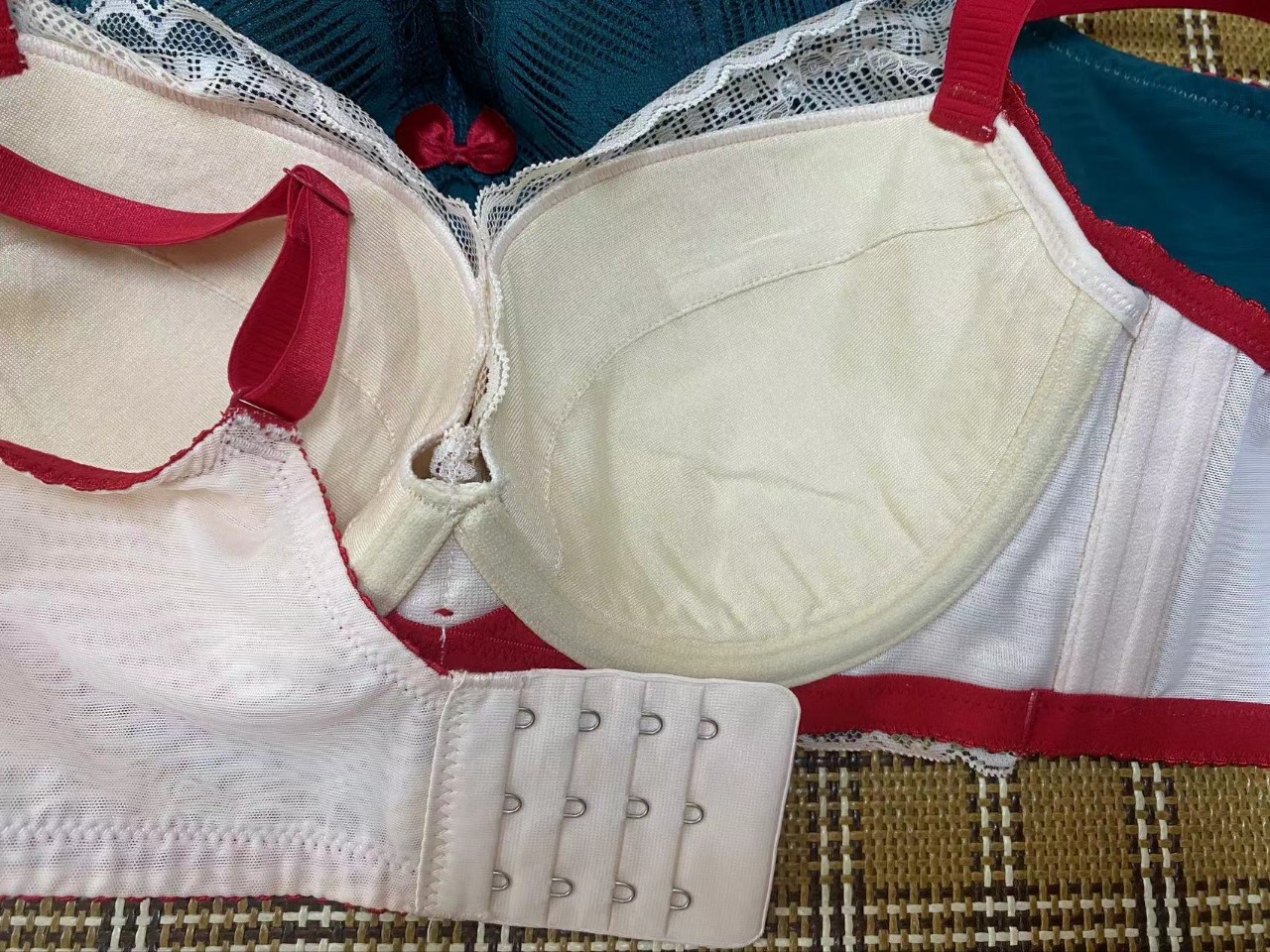 ropa interior delgada para mujeres sin anillo de acero 2024 nueva explosión se reúne para cerrar los senos colaterales mostrando un pequeño bra de pecho