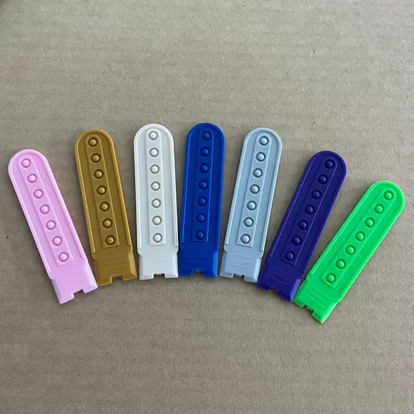 Factory direct hat plastic adjustment buckle buckle seven hole plastic buckle single row double row a large number of color in stock