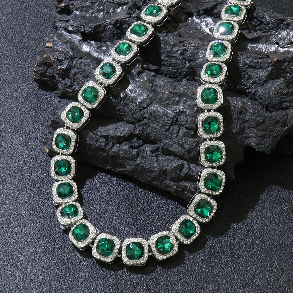 Hip-Hop Vierkante Volledige Diamant Groene Rots Candy Ketting Coole Streetdance Motorfiets Stijl Sleutelbeen Halsketting_voghion.com