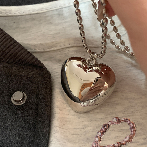 Korean niche exaggerated love metal long necklace for women light luxury simple exquisite versatile cervical chain collarbone chain