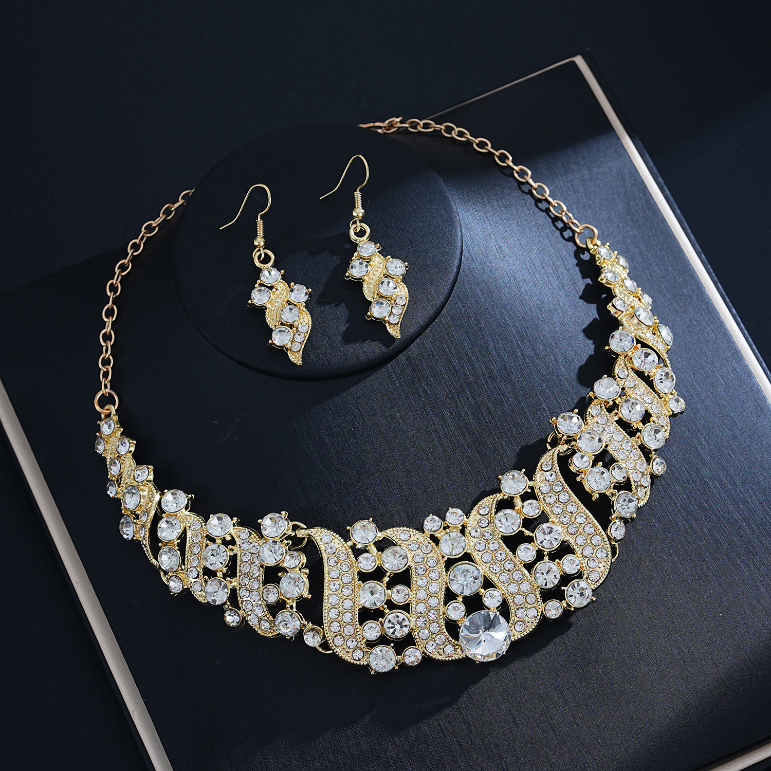 Collar de diamante dulce conjunto de pendientes de dos piezas moda temperamento cadena de clavícula joyas de boda perlas pendientes