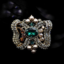 复古奢华水晶高档胸针女小众高级感珍珠胸花韩国新款个性别针配饰