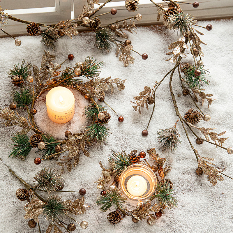 Ambiente de Navidad arreglo Candelabro decoración Garland árbol de Navidad rama ventana decoración de fondo brillante dorado cono de pino