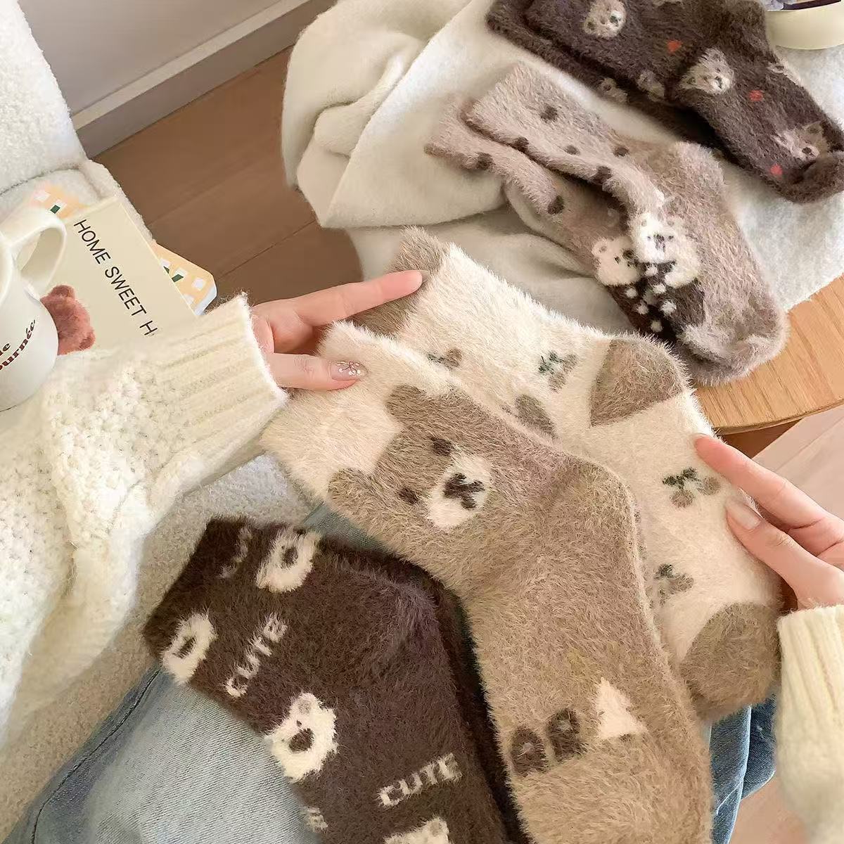 Calcetines cálidas de invierno y otoño con calcetines de lana simples duraderos de tamaño medio oso amor pilones peludos