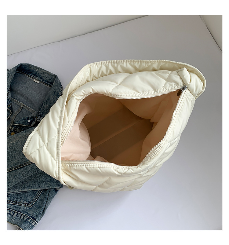 Women's Large Pu Leather Solid Color Lingge Streetwear Square Zipper Shoulder Bag display picture 19