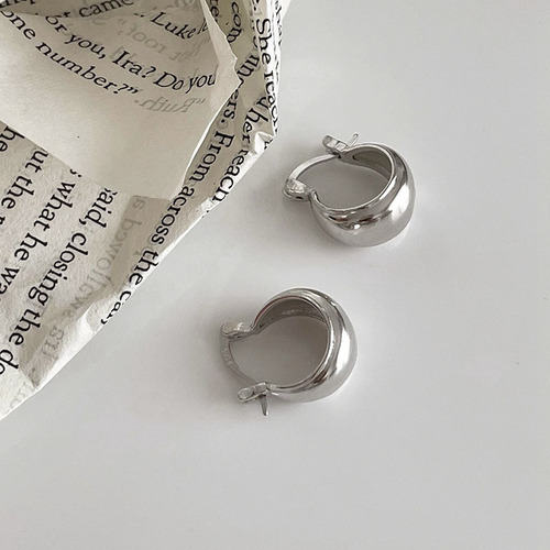 s925 sterling silver water drop U-shaped earrings for women, French niche ins fashion bloggers, the same style heavy industry plain circle glossy earrings