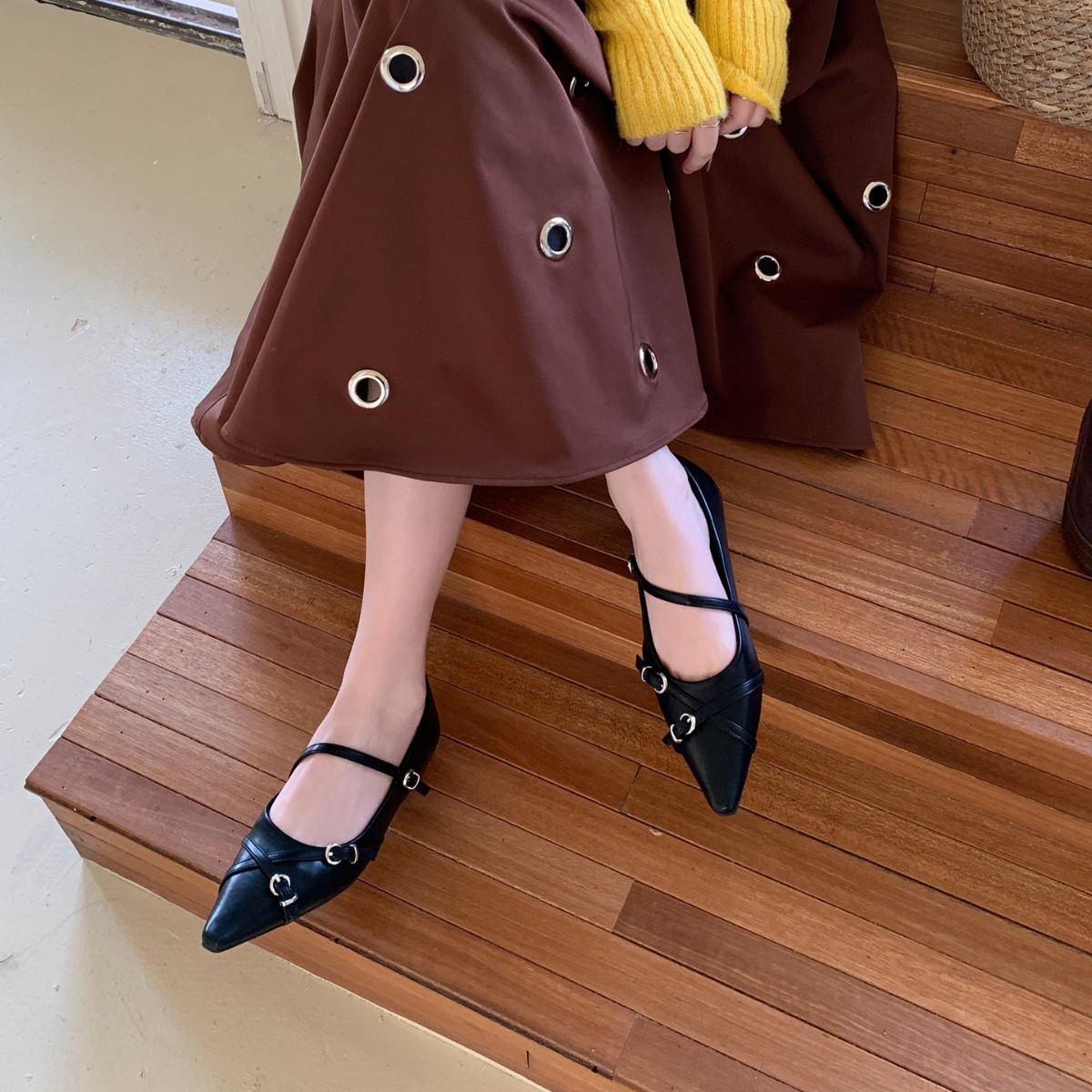 Inner Pointed Single Shoes Women's Shoes 2026 Spring New Korean Version Inner Height Increase One-word Buckle Mary Jane Shoes Women's Middle Heel_vogvips.com