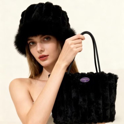 High-Looking and Sweet Plush Bag Cross-Border Autumn and Winter New Large-Capacity Fashionable and Versatile Commuting Shoulder Tote High-Looking and Sweet Plush Bag Cross-Border Autumn and Winter New Large-Capacity Fashionable and Versatile Commuting Shoulder Tote
