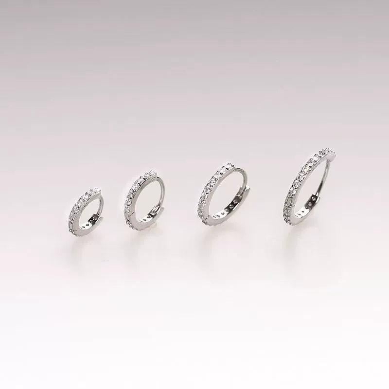 Серьги, серебряная игла, серебро 925 проба, микрокристаллы, инкрустация diamonds